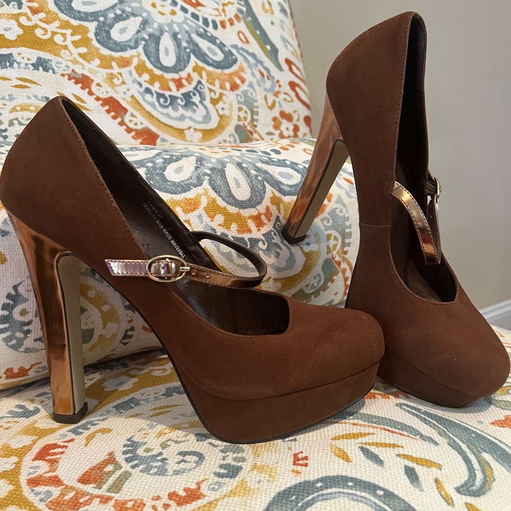 MIXX SHUZ BROWN HEELS